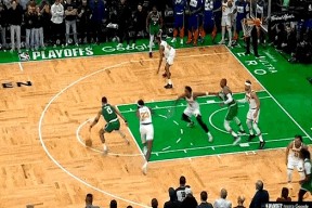 爱游戏官网-塔图姆在G2比赛中反败为胜，出色防守引发热议！观众掌声雷动的简单介绍