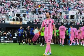 爱游戏-关于梅西重返赛场，大比分获胜首场状态出色，澳大利亚队观众沸腾！赛场气氛高涨的信息